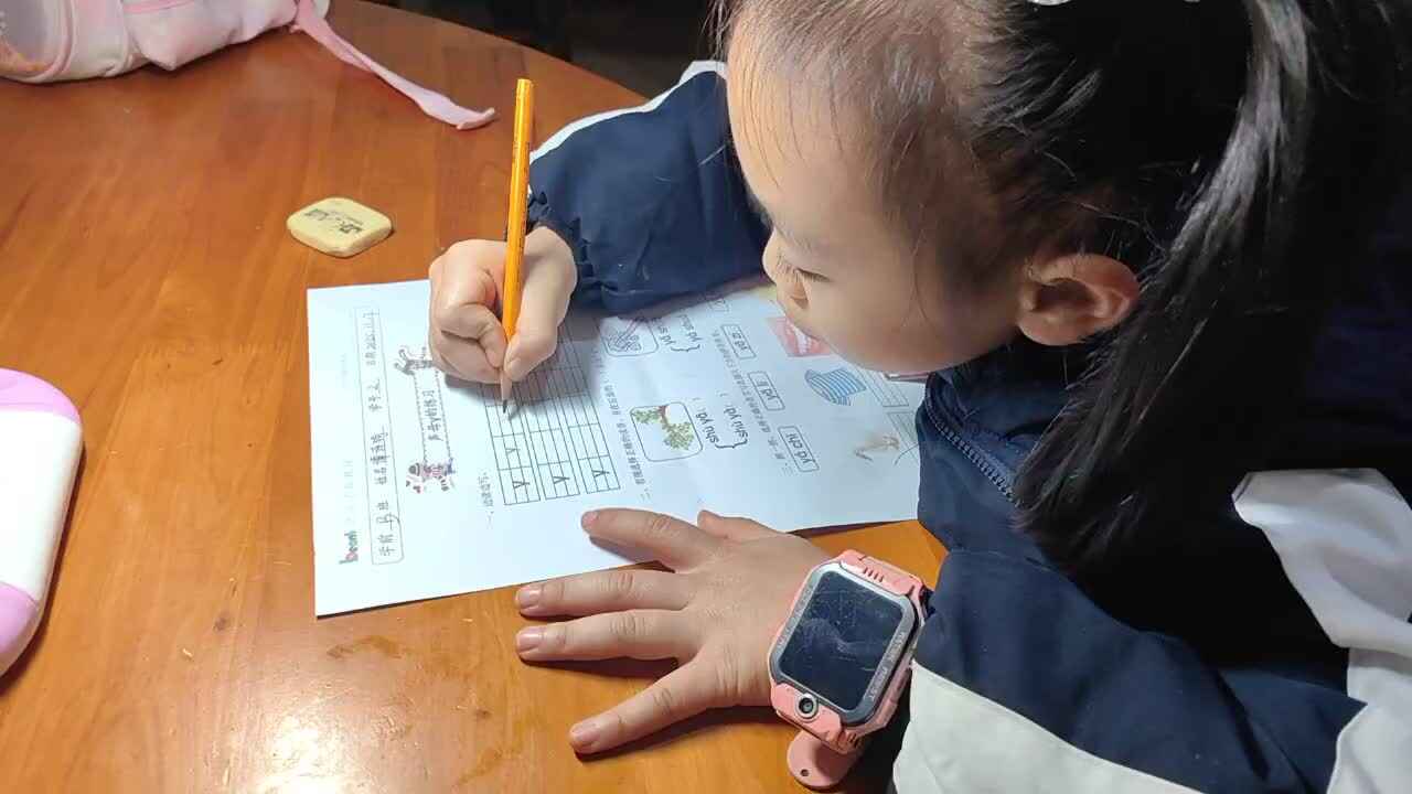 ⁣2025年11月17日学前B班谭诗锜完成整体认读音节y的练习