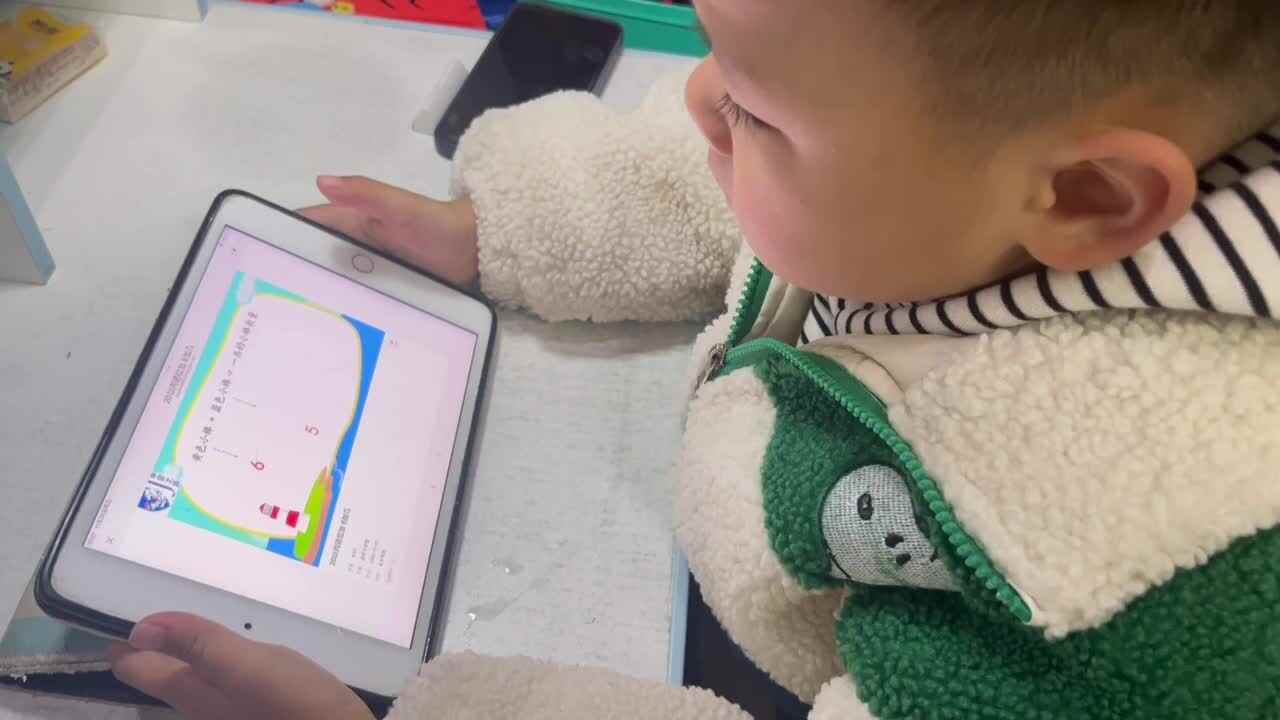 11.27 学b 田熙辰（观看数学视频） trim.BFA213BE-FDA5-4A87-A746-7142C8730E61.MOV