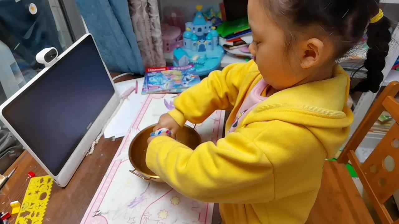 ⁣20251112陈灵兮闯关练习擦桌子