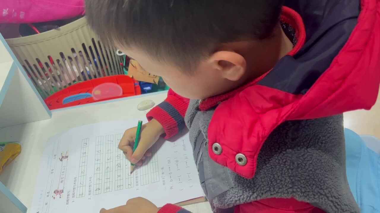 ⁣⁣⁣⁣11.22 学b 田熙辰（完成语文作业单） trim.0E87F3A9-9AE3-4258-BA01-C1147F3EE300.MOV