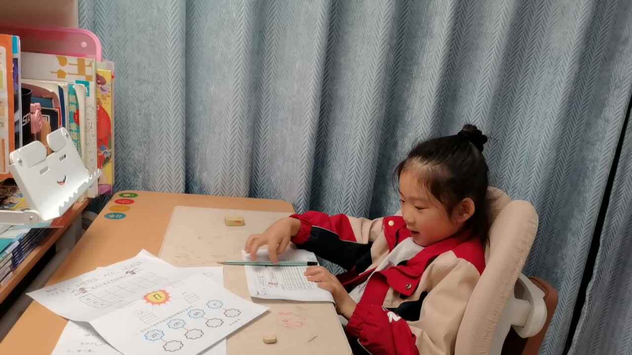VID_20251110_200152.mp4学前B班宁汐言完成拼音作业单。