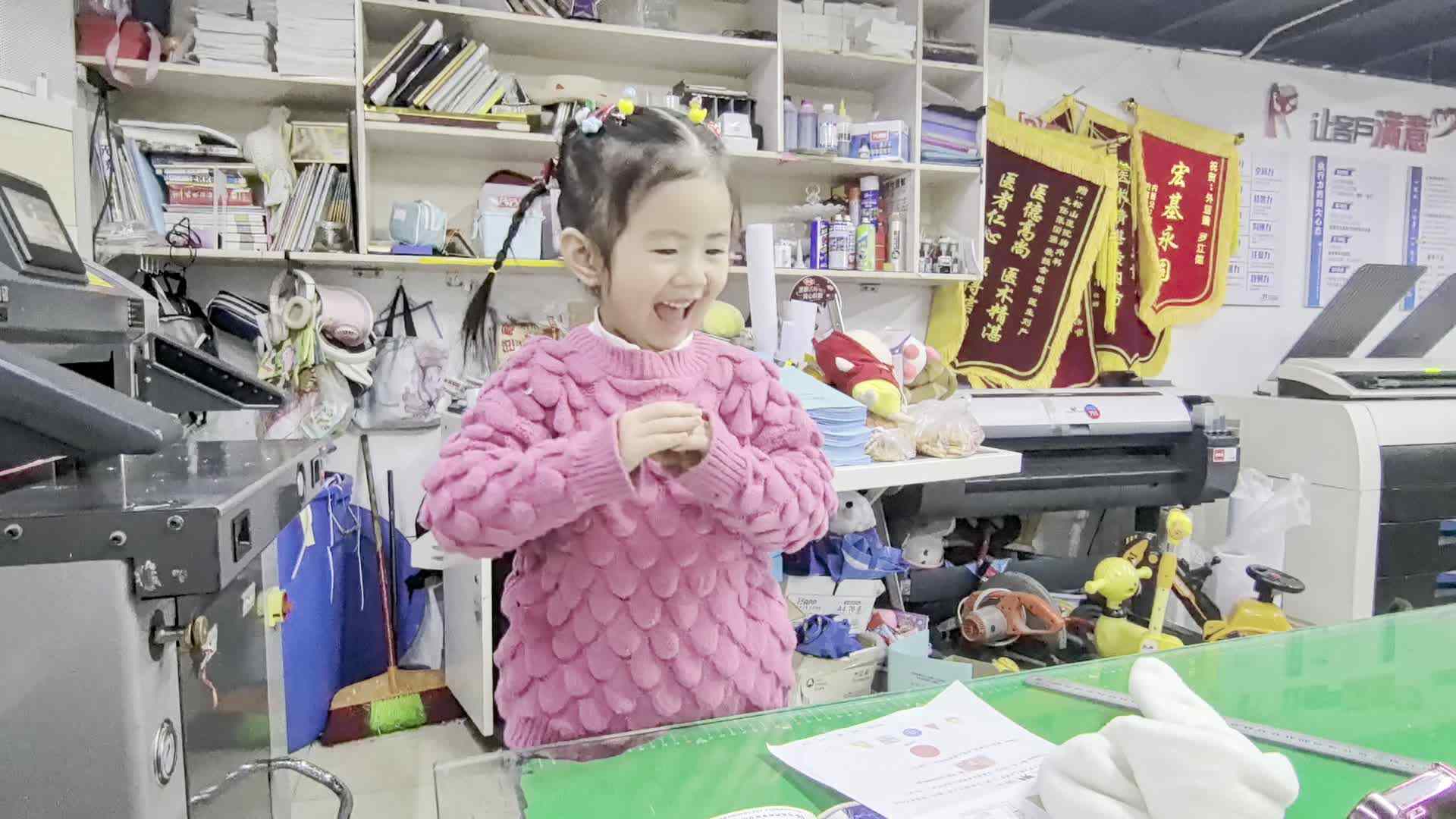 ⁣⁣⁣中A班  刘谨妍苔手势舞.mp4