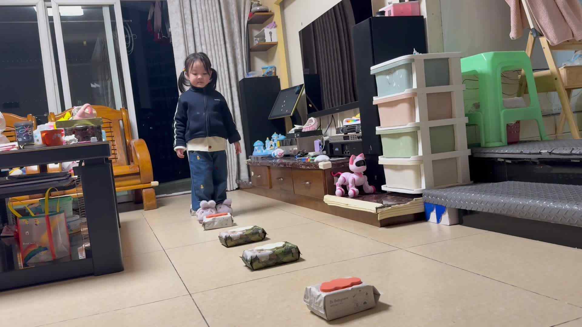 11月11日中A班陈品漪 练习障碍跳