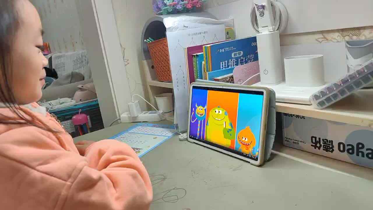 2025年11月15日学前B班谭诗锜观看鲨鱼英语24页英文视频《Brush your teeth刷牙》