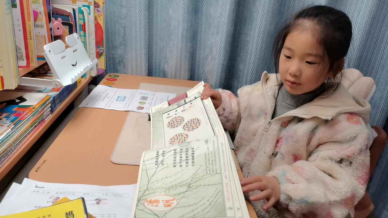 VID_20251121_学前B班宁汐言指读古诗《苏堤清明即事》