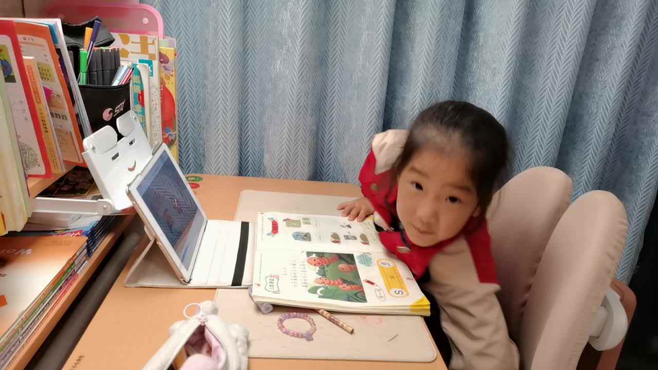 VID_20251117学前B班宁汐言指读声母y