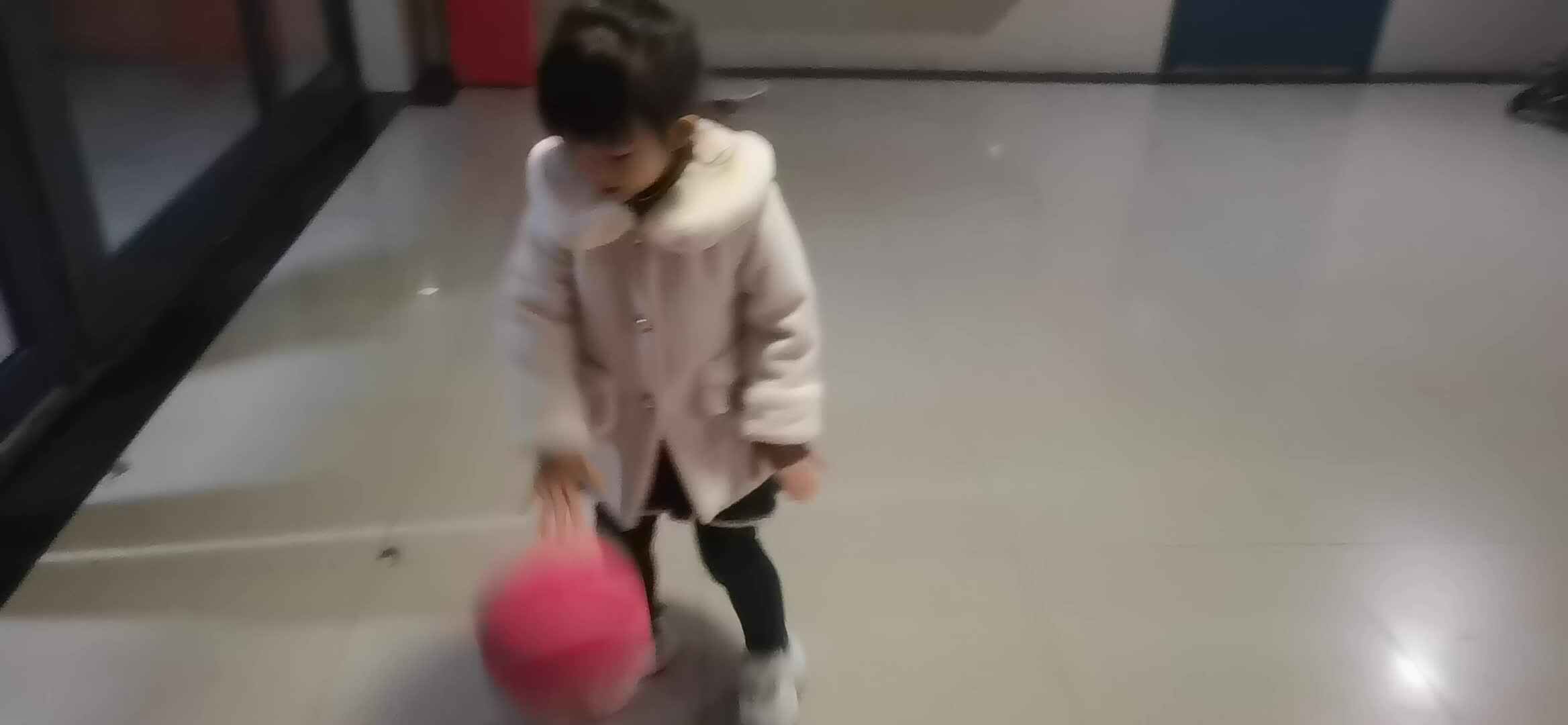 大班马司雨练习拍球