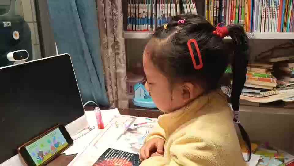 ⁣⁣⁣⁣20251108陈灵兮闯关练习观看视频《小猪佩奇看牙医》