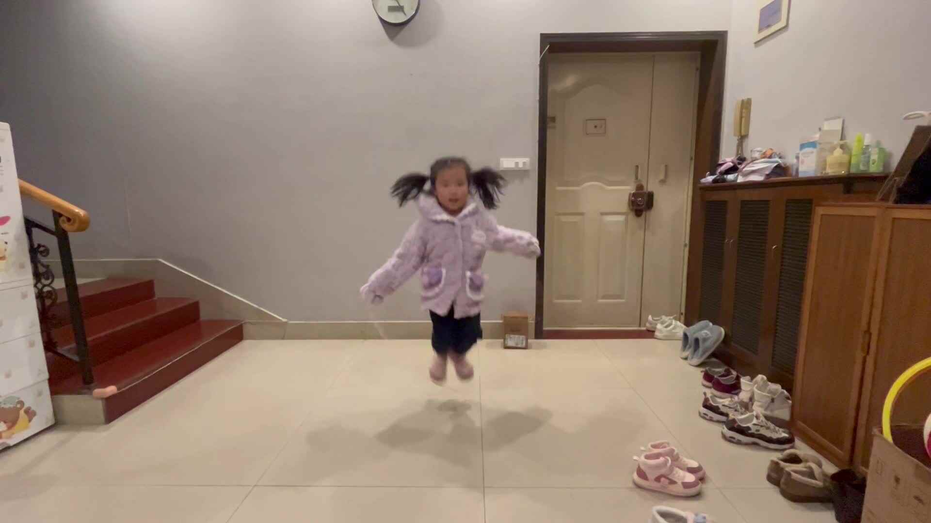 11.24学前A班赵欣奕练习跳绳