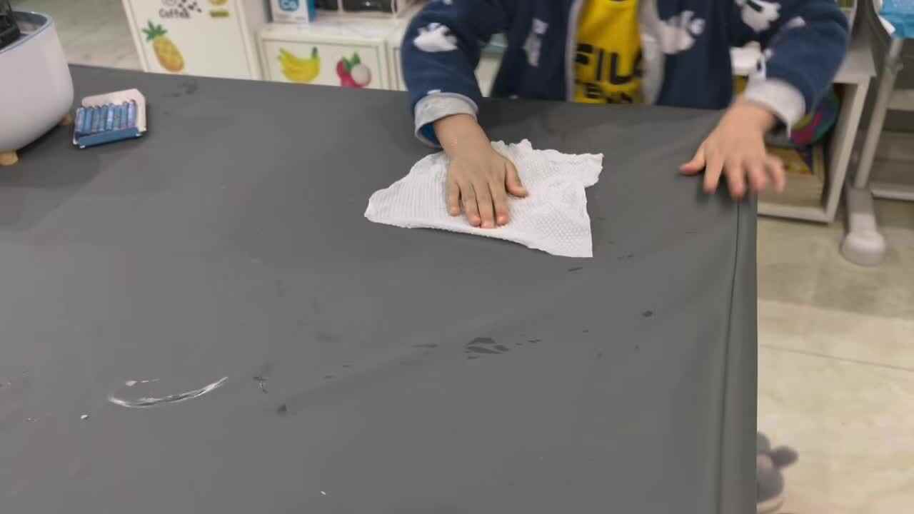 大A班蒋熠  2025.11.12  摖桌子mp4