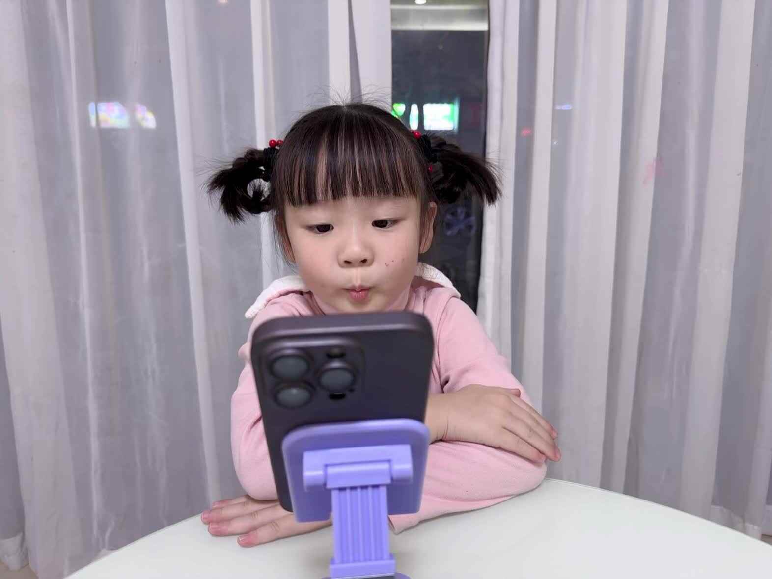 2025年11月11日大A班夏爱林～观看英语视频