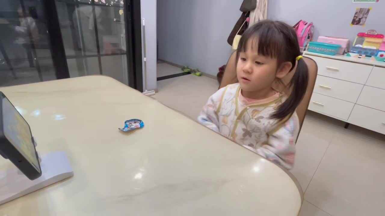 观看英文儿歌“Who Took the Cookies from the Cookie Jar” 5896.mov