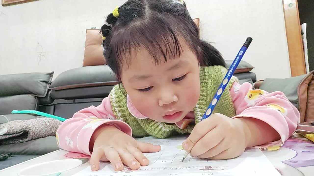 学A2025.11.11张艺涵-拼音.mp4