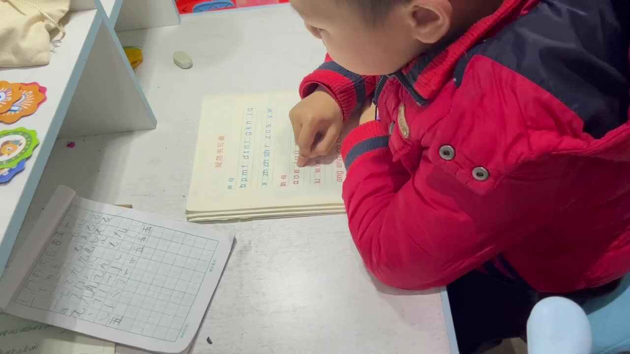 11.20 学b 田熙辰（指读声母） trim.4C86BC0E-FF42-4A3A-B626-C1AAF600F57D.MOV