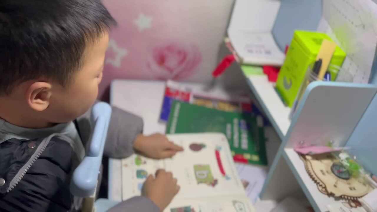 ⁣⁣12.27 学b 田熙辰（复习韵母） trim.18DD3E54-72B9-4B59-B88C-7134BCA4D962.MOV