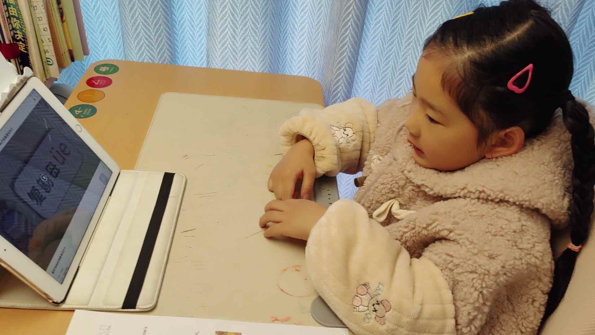 ⁣⁣⁣⁣⁣⁣⁣⁣⁣⁣⁣⁣⁣⁣⁣2025年12月5日学前B班宁汐言观看复韵母ue的相关视频