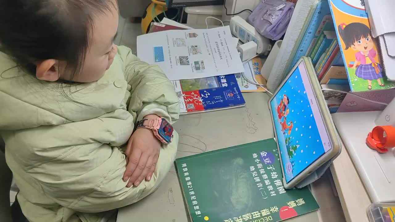 ⁣⁣⁣⁣⁣⁣⁣⁣⁣⁣⁣⁣⁣⁣⁣⁣⁣⁣2025年12月13日学前B班谭诗锜观看英语儿歌《Jingle bells》