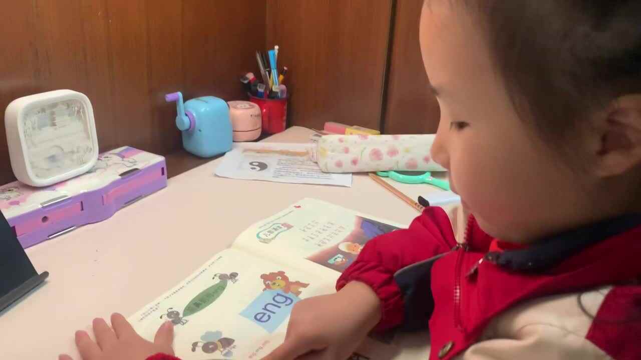 12.19学前A班赵欣奕指读拼音书68-70页