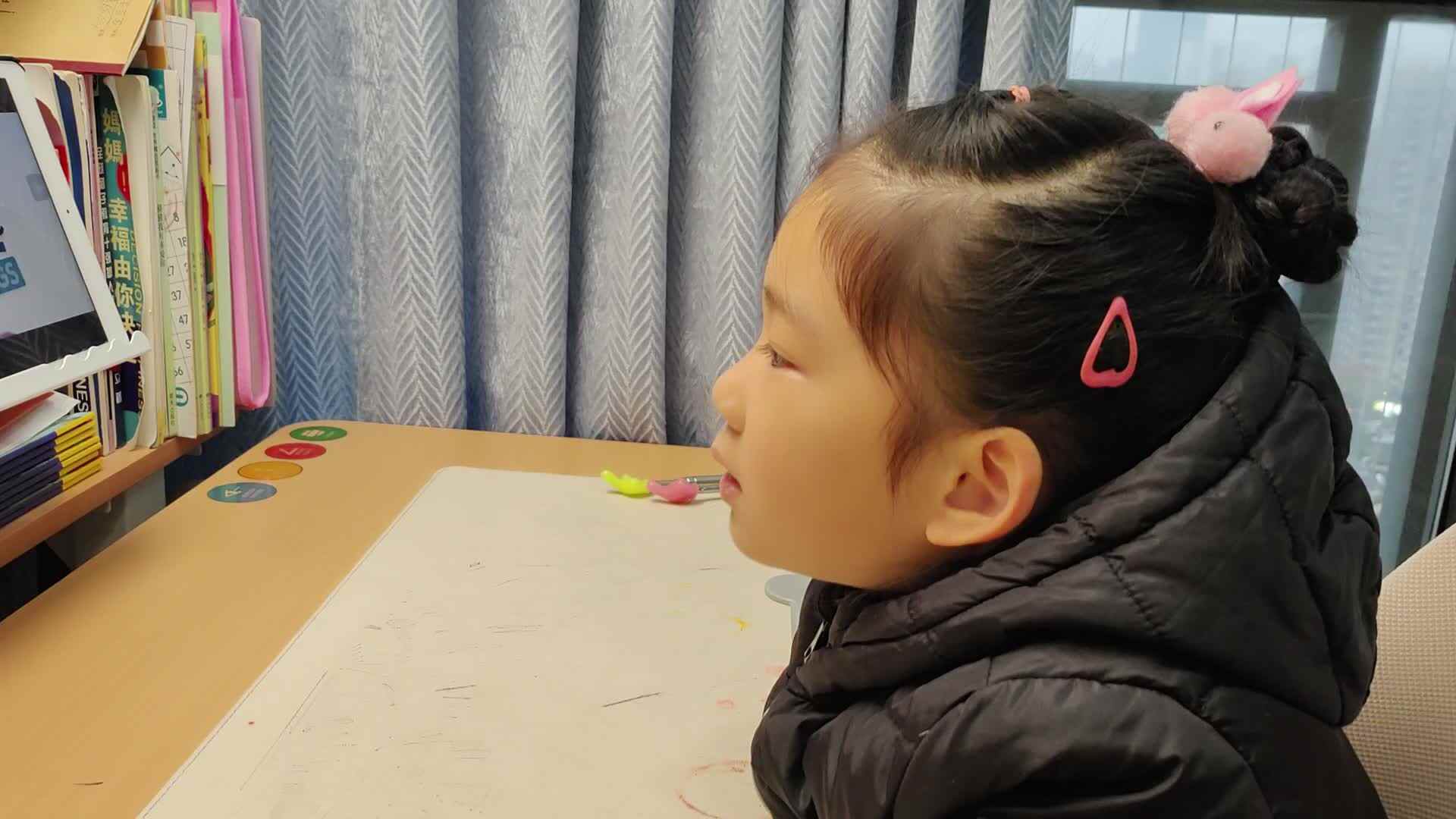 ⁣⁣⁣2025年12月19日学前B班宁汐言观看视频英文儿歌