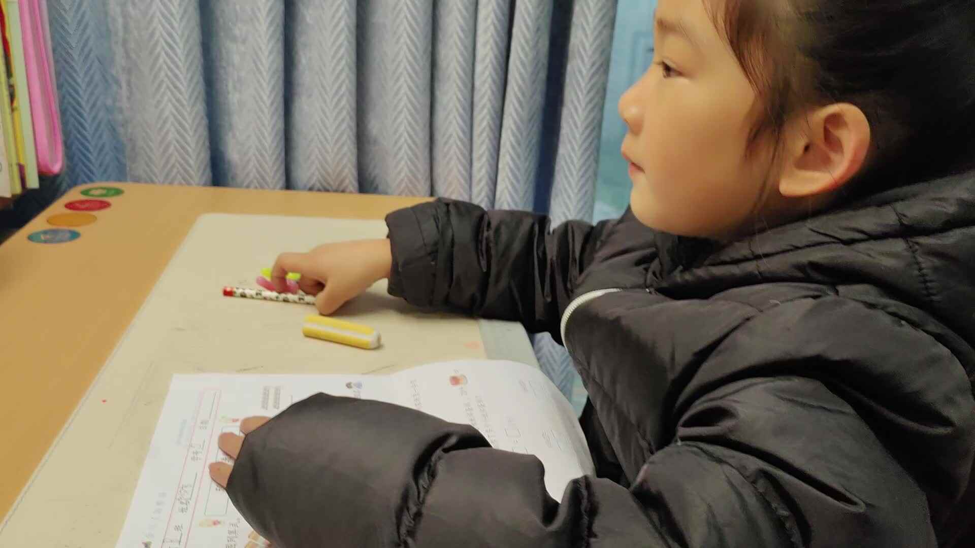 ⁣⁣⁣⁣⁣⁣2025年12月19日学前B班宁汐言完成数学作业50以内不进位加的相关练习