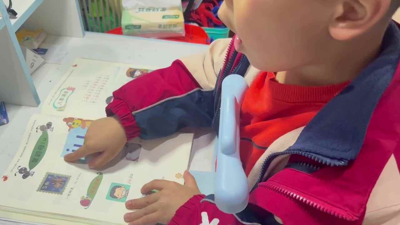 12.1 学b 田熙辰（预习拼音iu） trim.216BC3CD-5709-49A1-83C3-2F103FD082FB.MOV