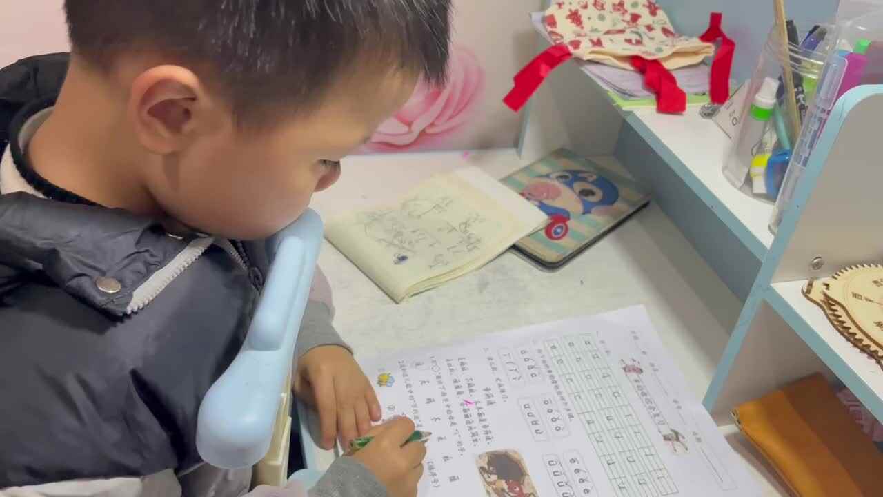 ⁣⁣12.25 学b 田熙辰（完成拼音作业单） trim.9F3C54FF-595D-4438-8609-8425DC213183.MOV