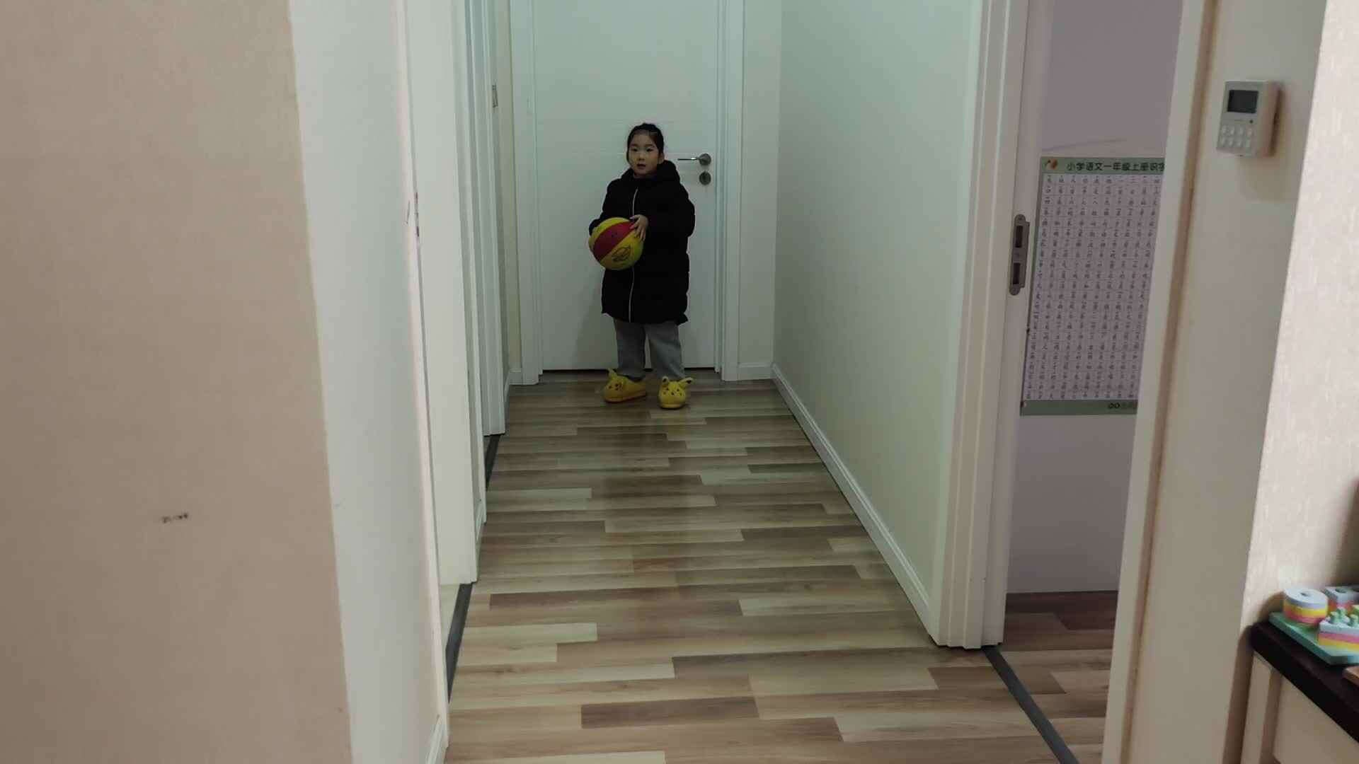 2025年12月19日学前B班宁汐言体能训练拍篮球