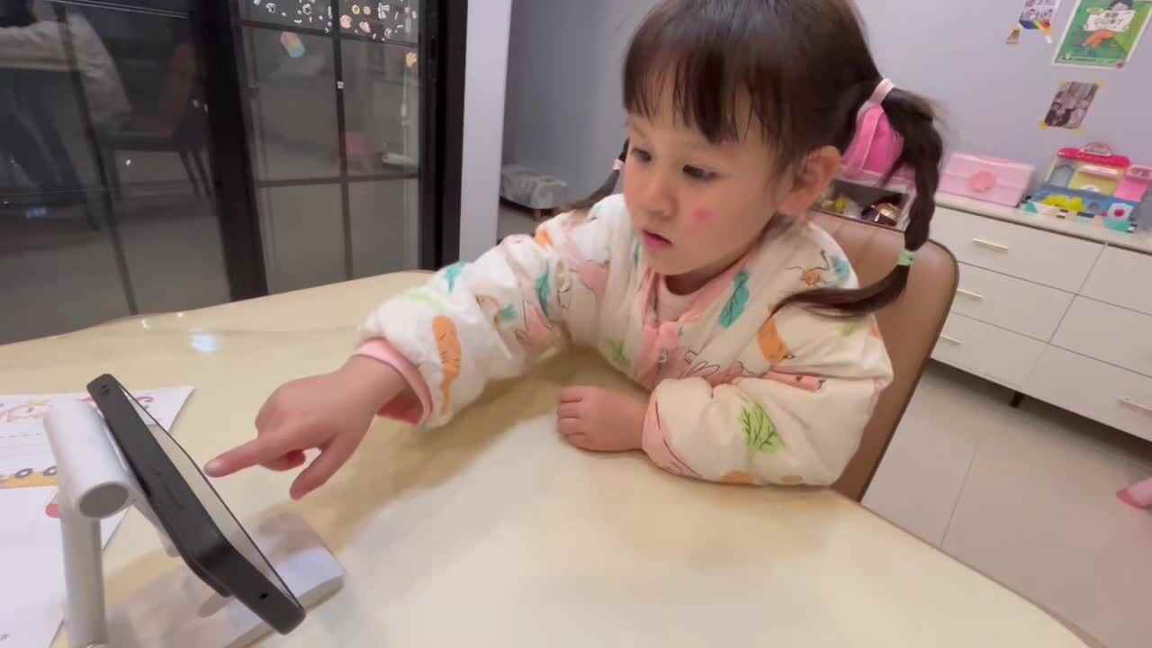 观看视频《After A Crocodile》 6040.mov