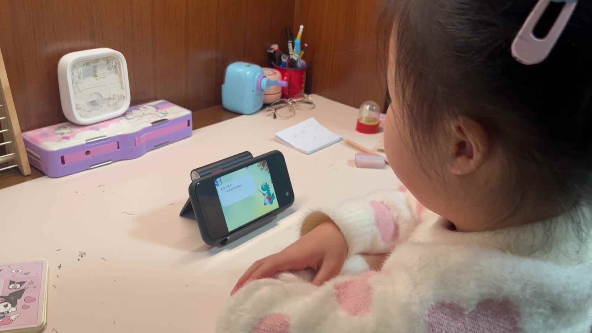 12.23学前A班赵欣奕观看拼音视频