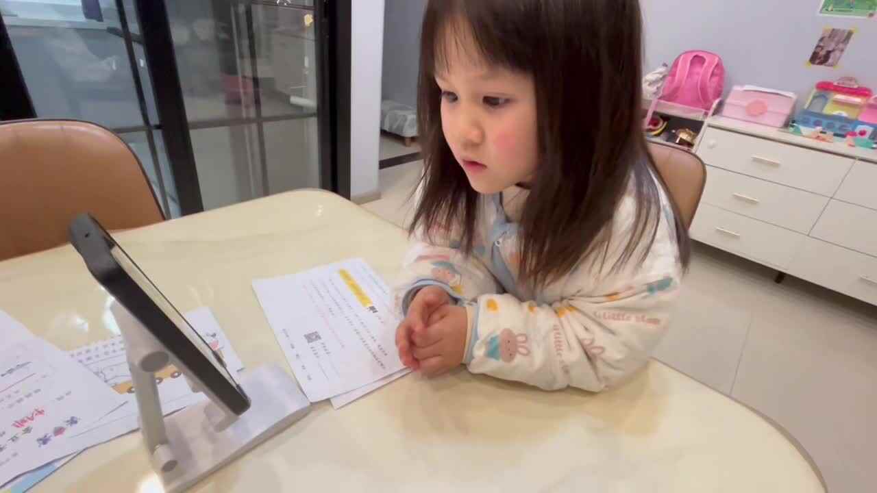 观看视频《为什么不能玩儿尖锐的东西》6059.mov