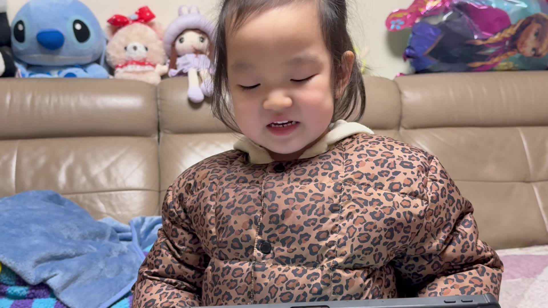 12月24日中A班陈品漪 跟唱英文歌