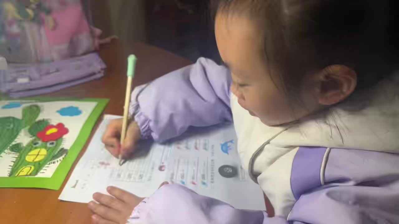 ⁣2025年12月15日学前B班谭诗锜完成拼音作业单《前鼻韵母un的练习》