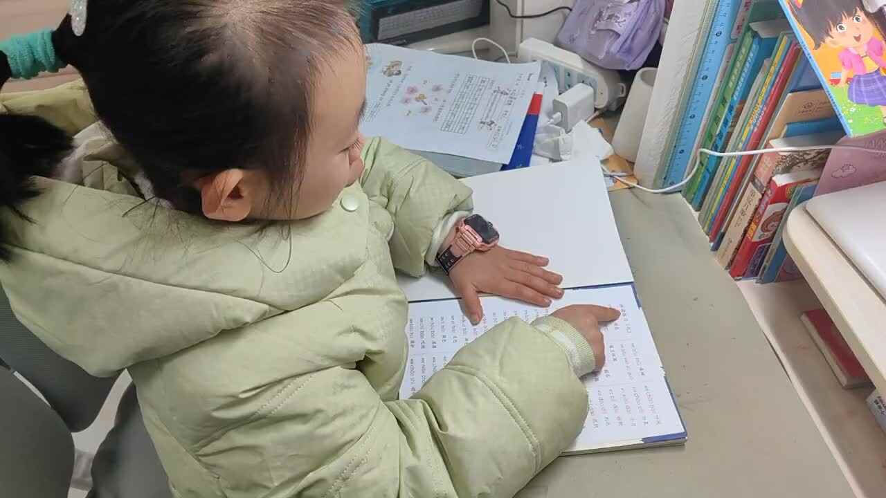 ⁣⁣⁣⁣⁣⁣⁣⁣⁣⁣⁣⁣⁣⁣2025年12月13日学前B班谭诗锜指读拼读练习（七）