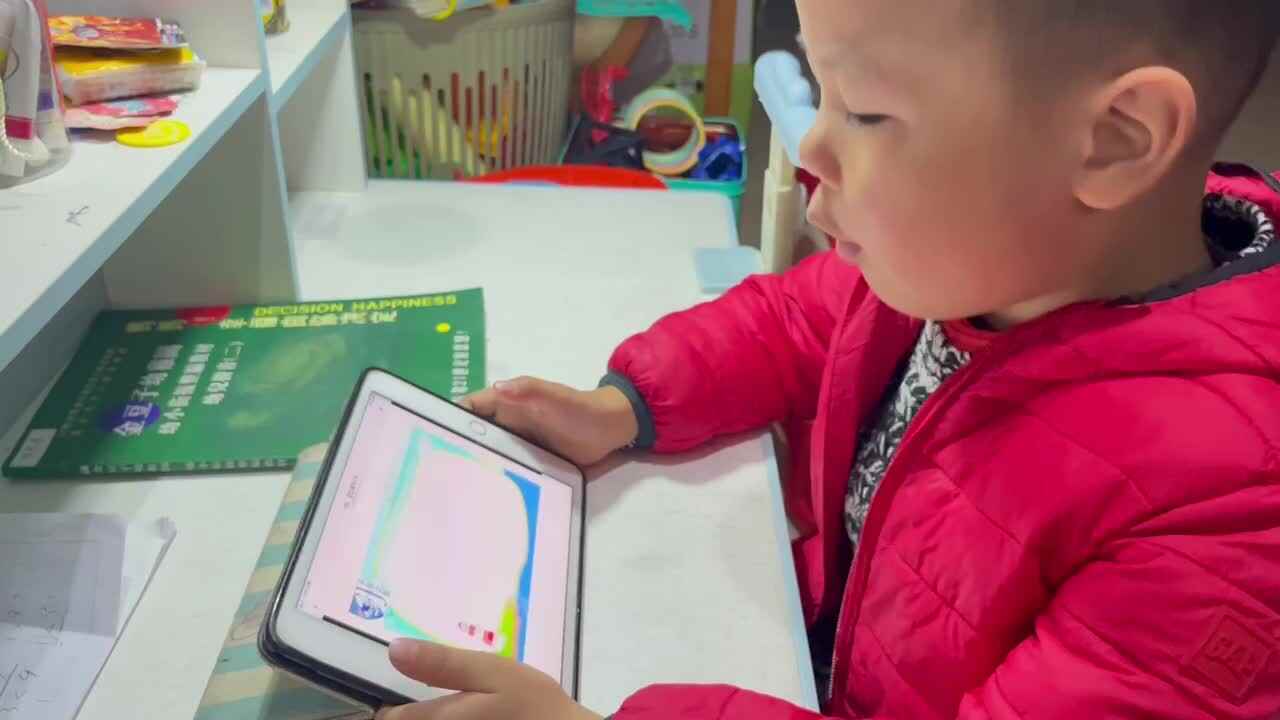 ⁣⁣⁣12.2 学b 田熙辰（观看数学视频） trim.85795F9C-7178-4095-895C-B6DBB3E8431C.MOV