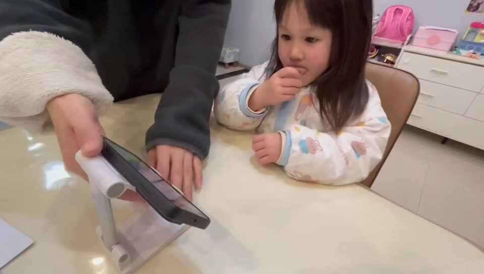 观看儿歌《Eensy weensy spider》6055.mov