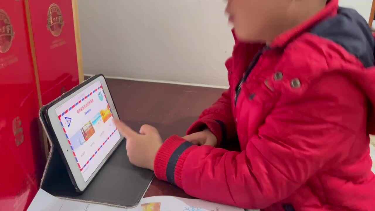 12.6 学b田熙辰（观看英语视频） trim.0C594BBD-3E03-44FF-8EEE-CA36837FD6DC.MOV