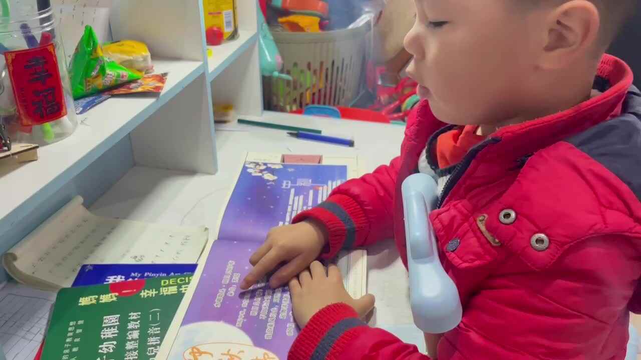 ⁣⁣⁣⁣⁣⁣12.6 学b田熙辰（指读古诗） trim.57F783BE-AD84-4253-B115-F7E068F6A1E6.MOV