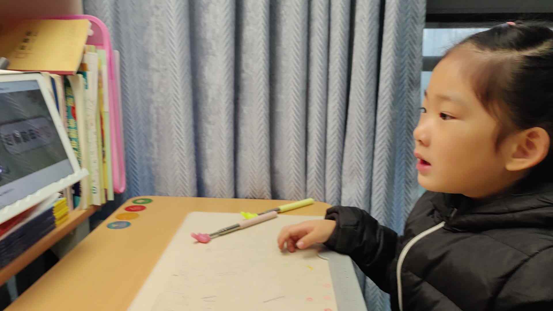 ⁣2025年12月19日学前B班宁汐言观看拼音eng的相关视频