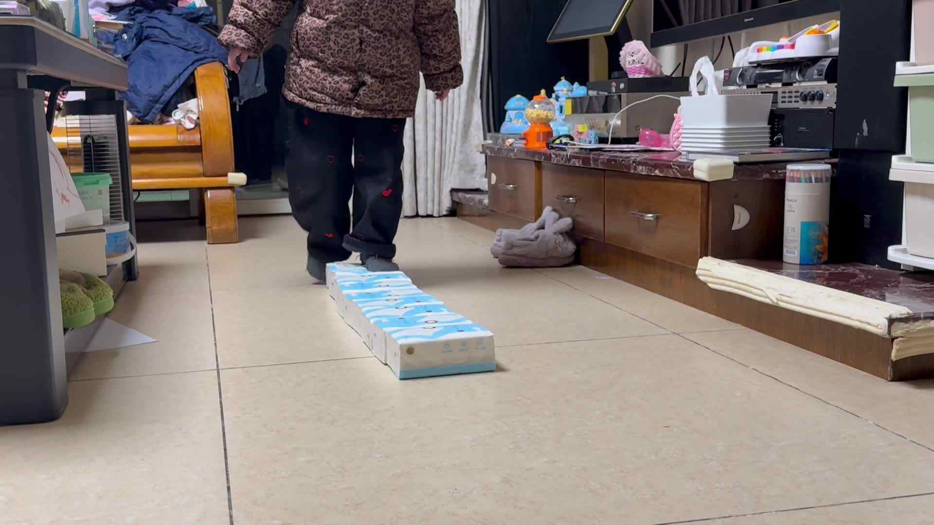 12月24日中A班陈品漪 走独木桥