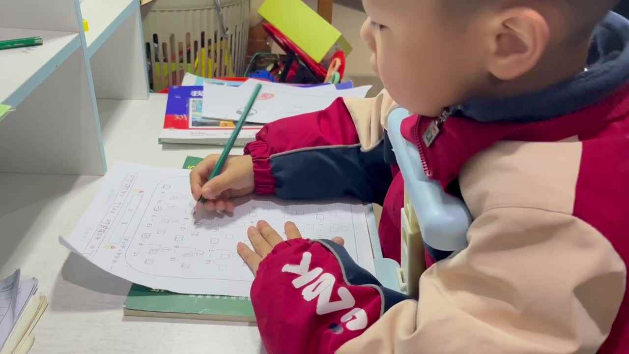 12.8 学b 田熙辰（完成数学作业单） trim.4091695C-0620-497F-B5C4-61A0BDF67FF0.MOV