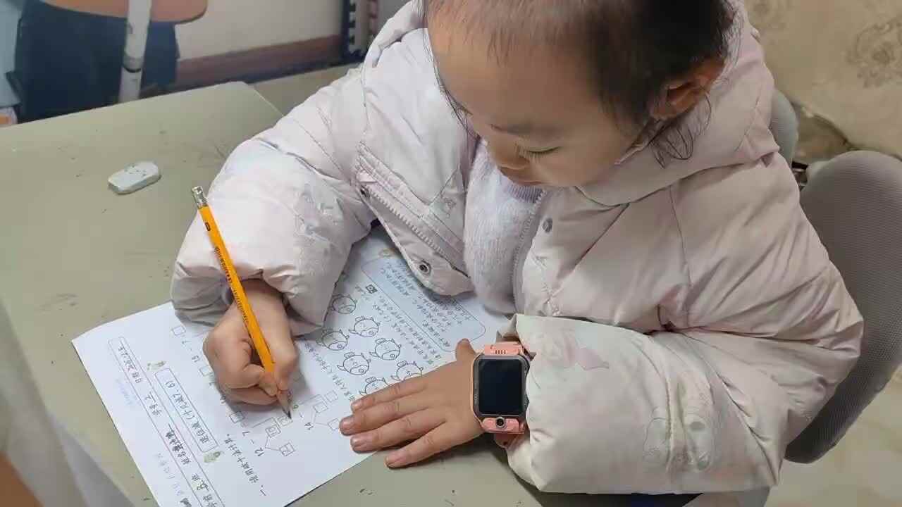 ⁣2025年12月4日学前B班谭诗锜完成数学作业单《退位减（十几减7.6）》