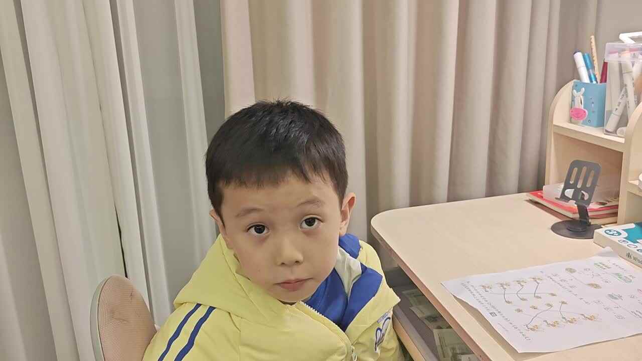 ⁣⁣2025.12.9学B班 王千与 背诵《2-10的分解》