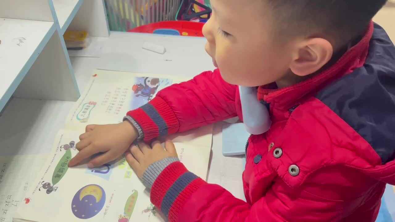 ⁣12.4 学b 田熙辰（预习拼音ue） trim.CDF8474D-6B59-40AC-8808-46EA22C3E90D.MOV