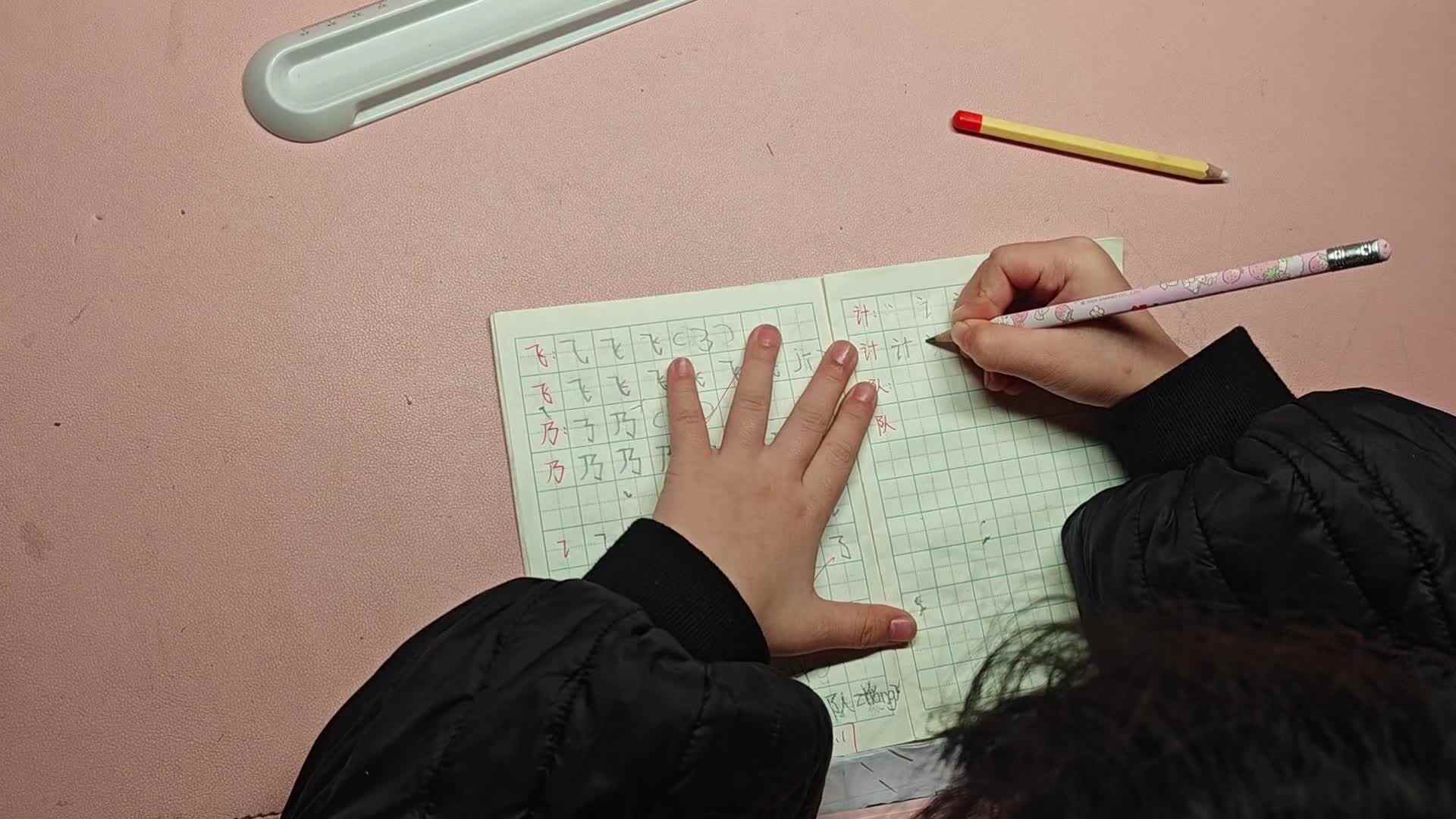 学A李思锦：书写汉字/英语/拍球