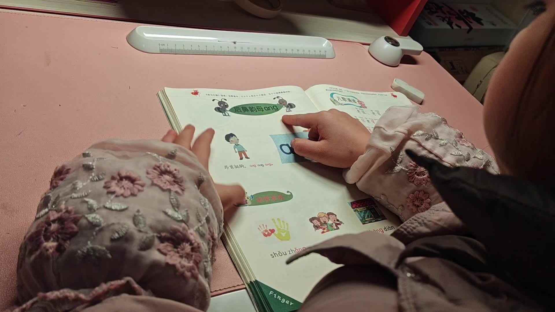 学A李思锦：拼音/拍球