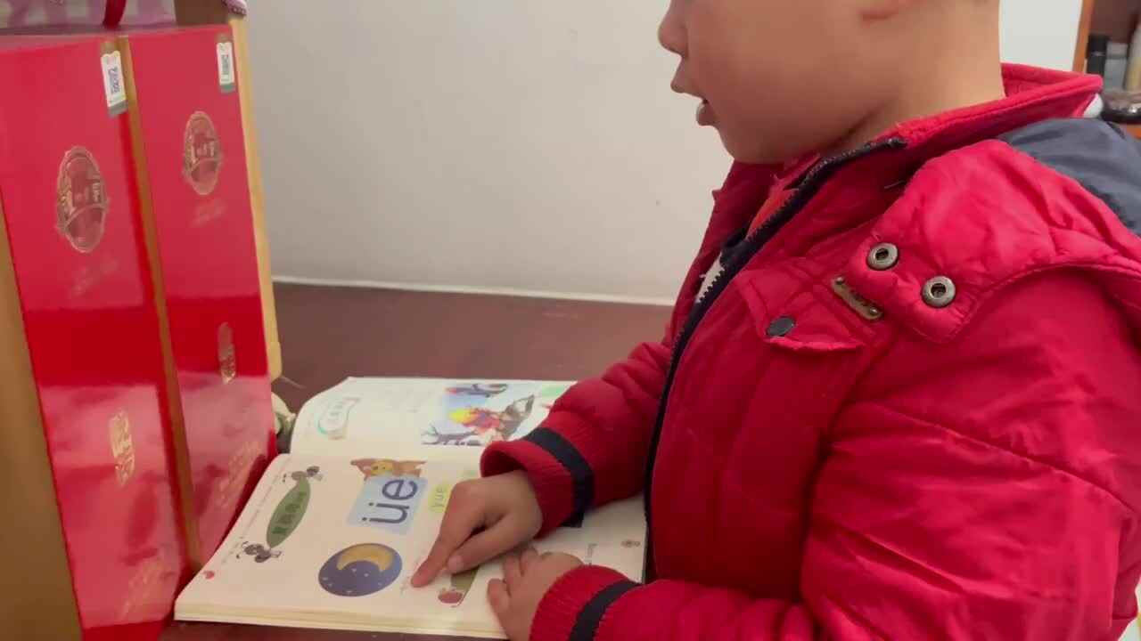 ⁣⁣⁣⁣12.6 学b田熙辰（复习拼音ue） trim.821D6CEA-1ABD-4D69-977D-0B30D6CC3EA7.MOV