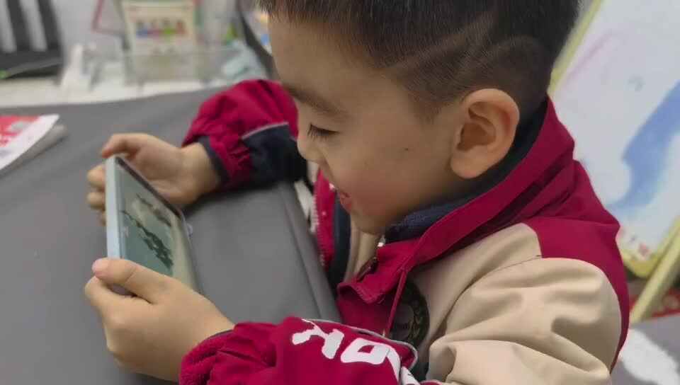 大A班蒋熠   2025.12.19  观看英语视频.mp4