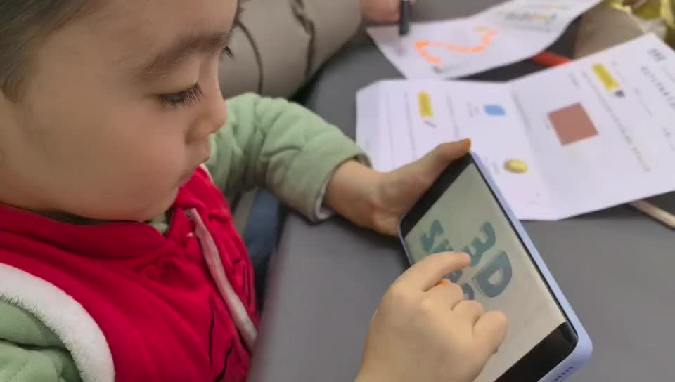 大A班蒋熠  2025.12.26   观看英语视频mp4