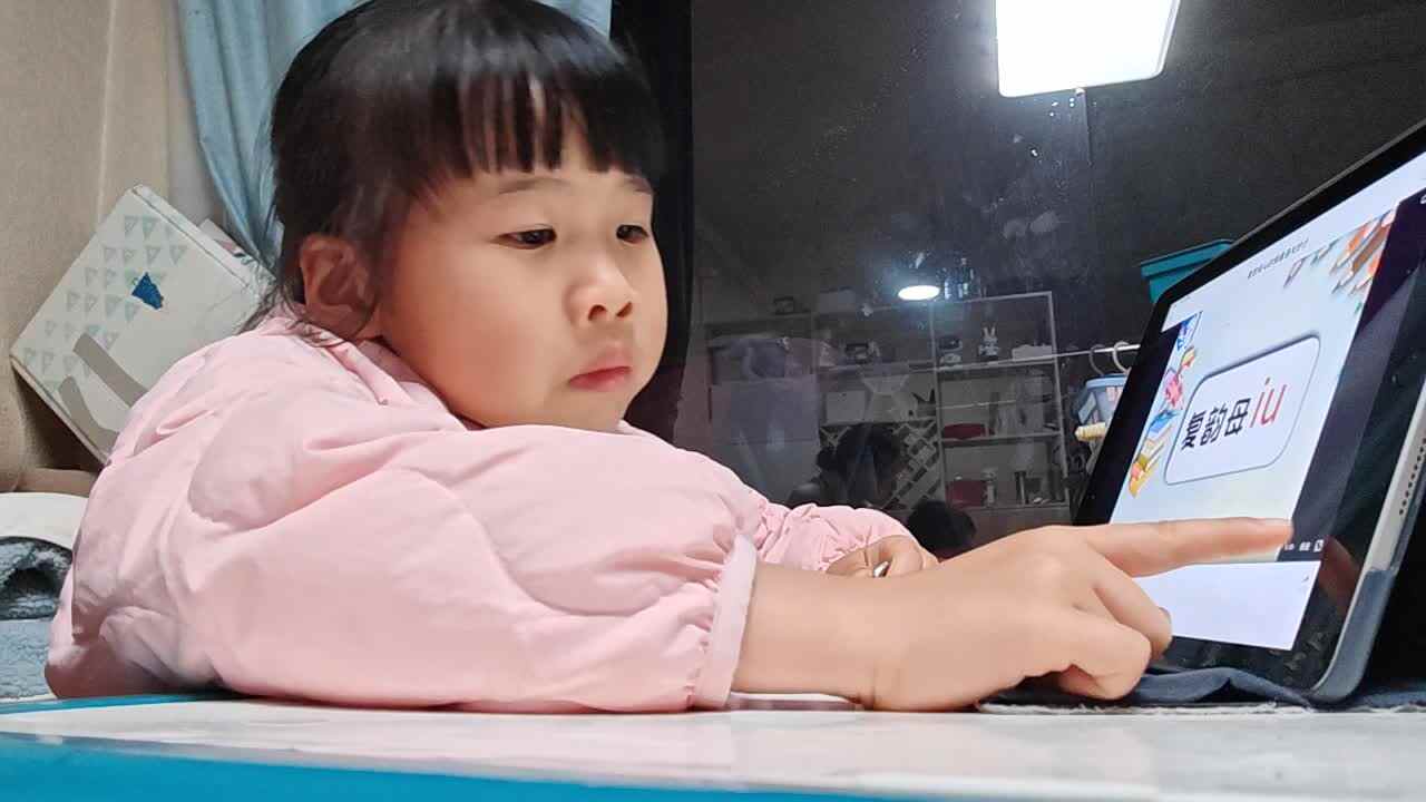 20251202学A于陈昱观看《复韵母iu》.mp4