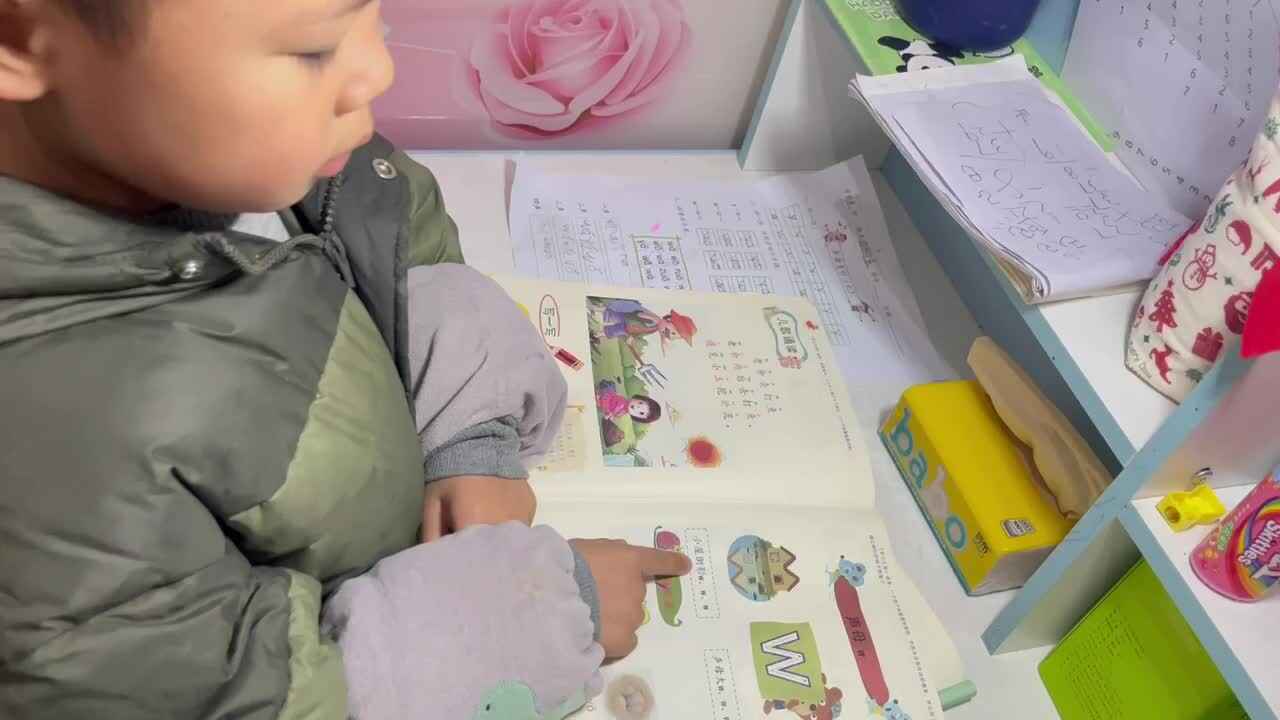 ⁣1.10 学b 田熙辰（复习拼音） trim.E6096E75-CB47-4DB0-A454-1481B63F1AB1.MOV